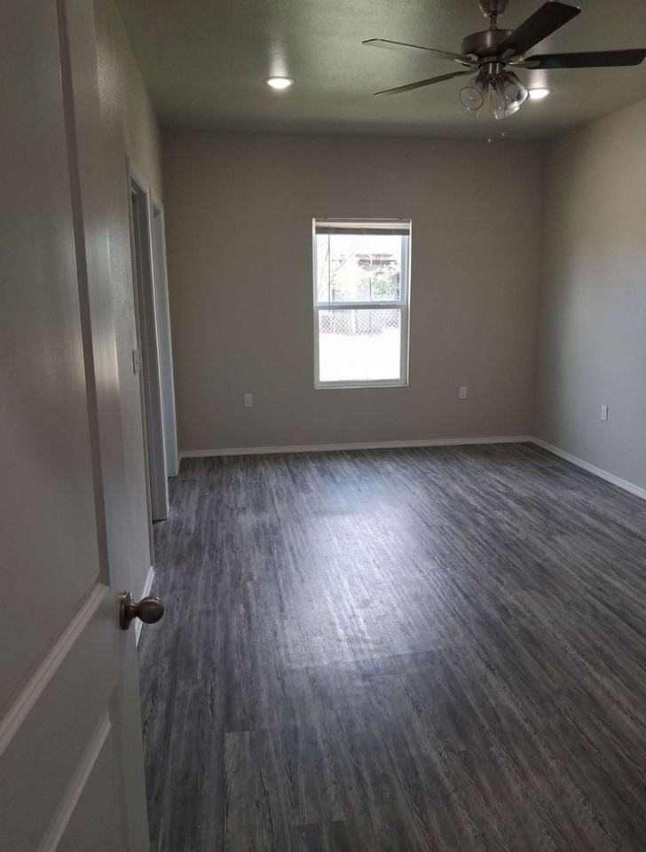320 N Avenue B - Photo 7 of 7