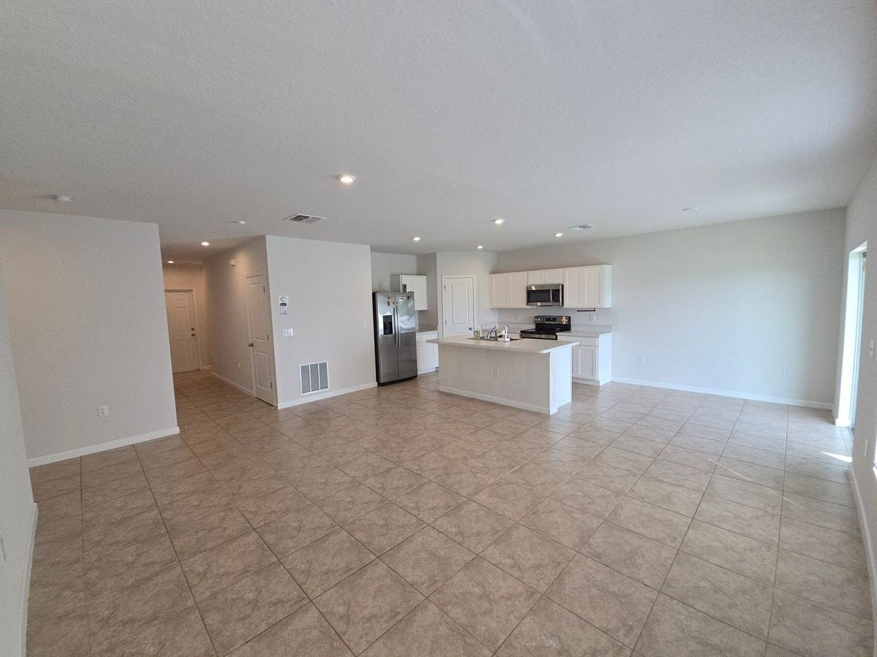 670 Eagle Landing Blvd - Photo 3 of 16