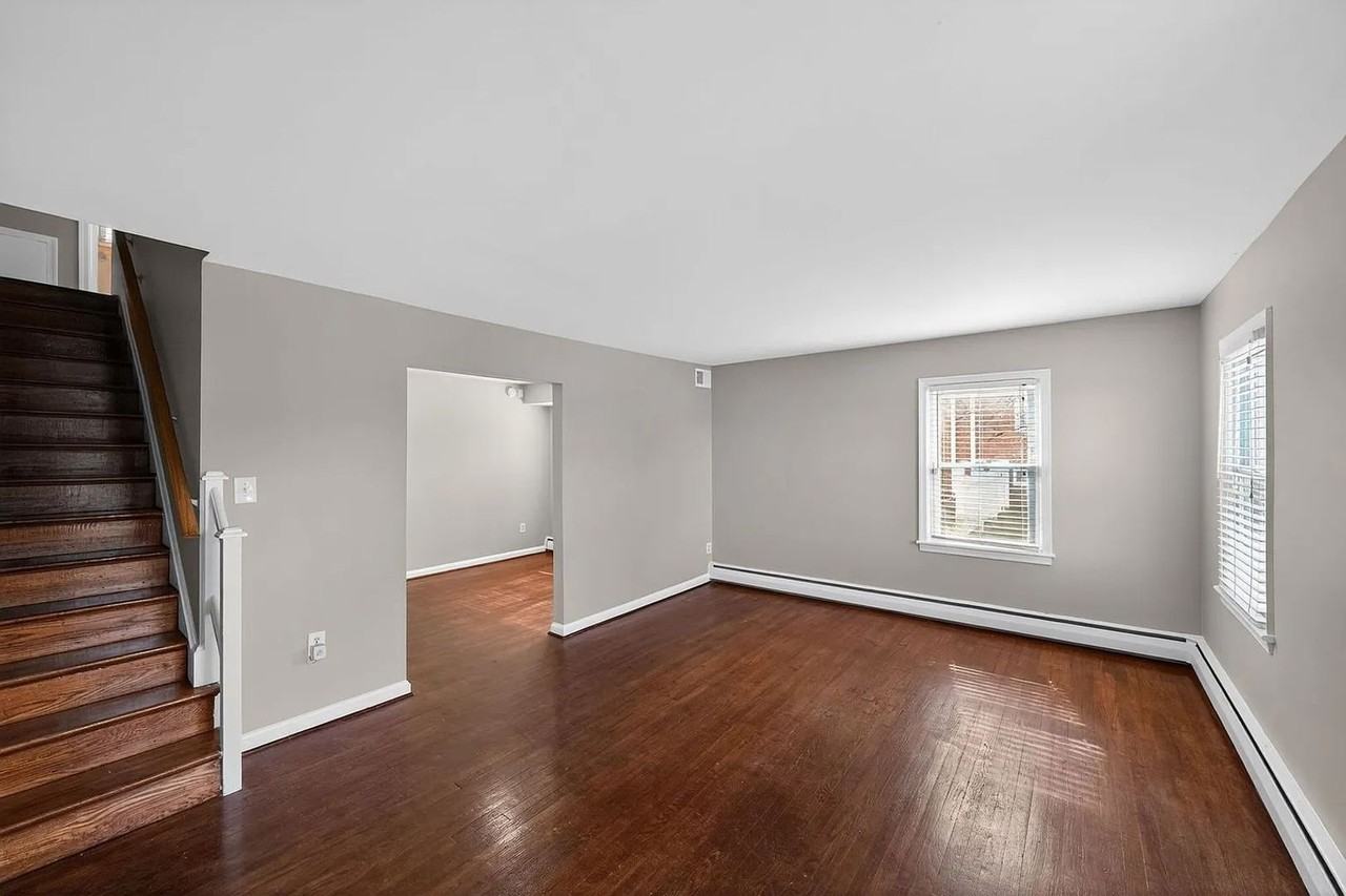 1105 Carrington Ave - Photo 5 of 14