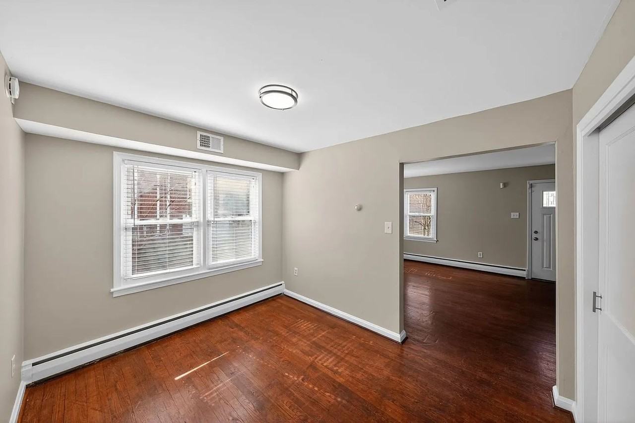 1105 Carrington Ave - Photo 6 of 14