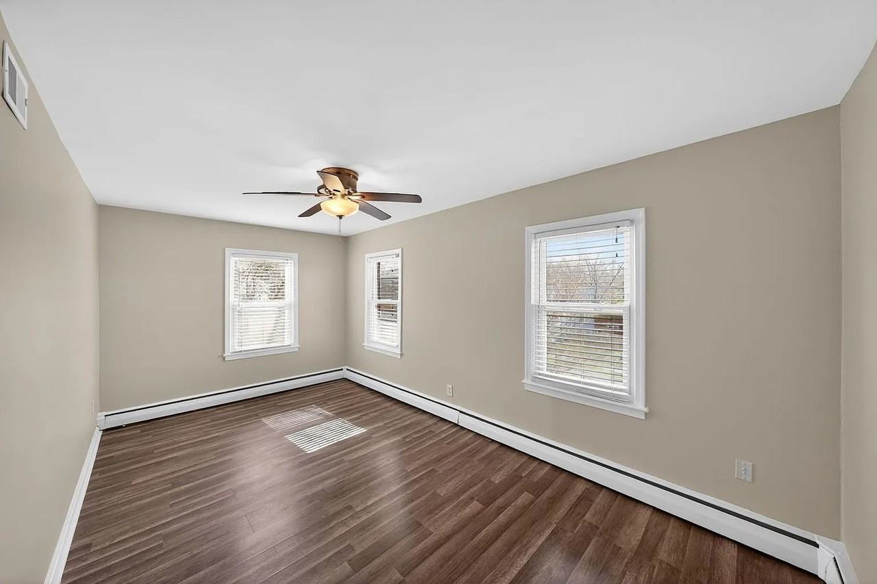 1105 Carrington Ave - Photo 7 of 14