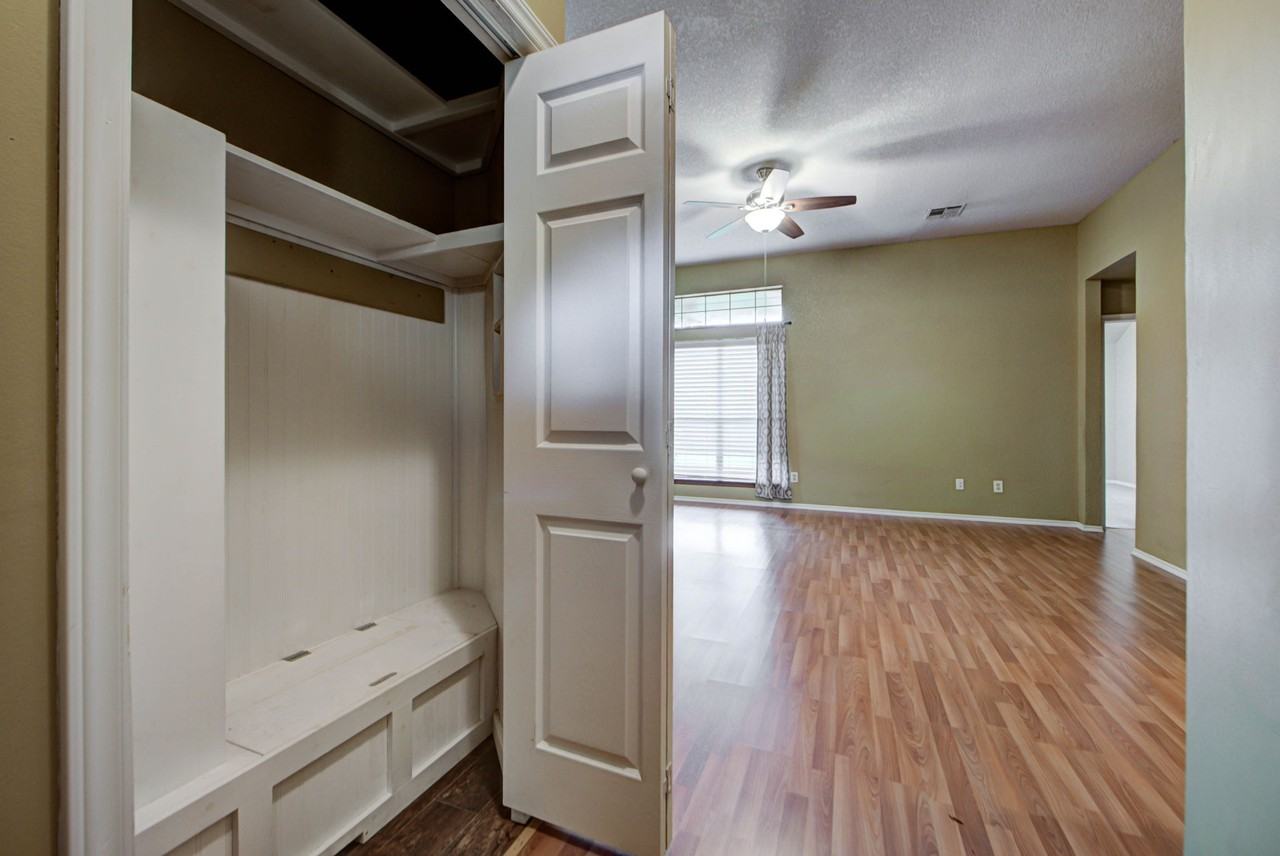 2912 Edinburg Dr #1 - Photo 5 of 42