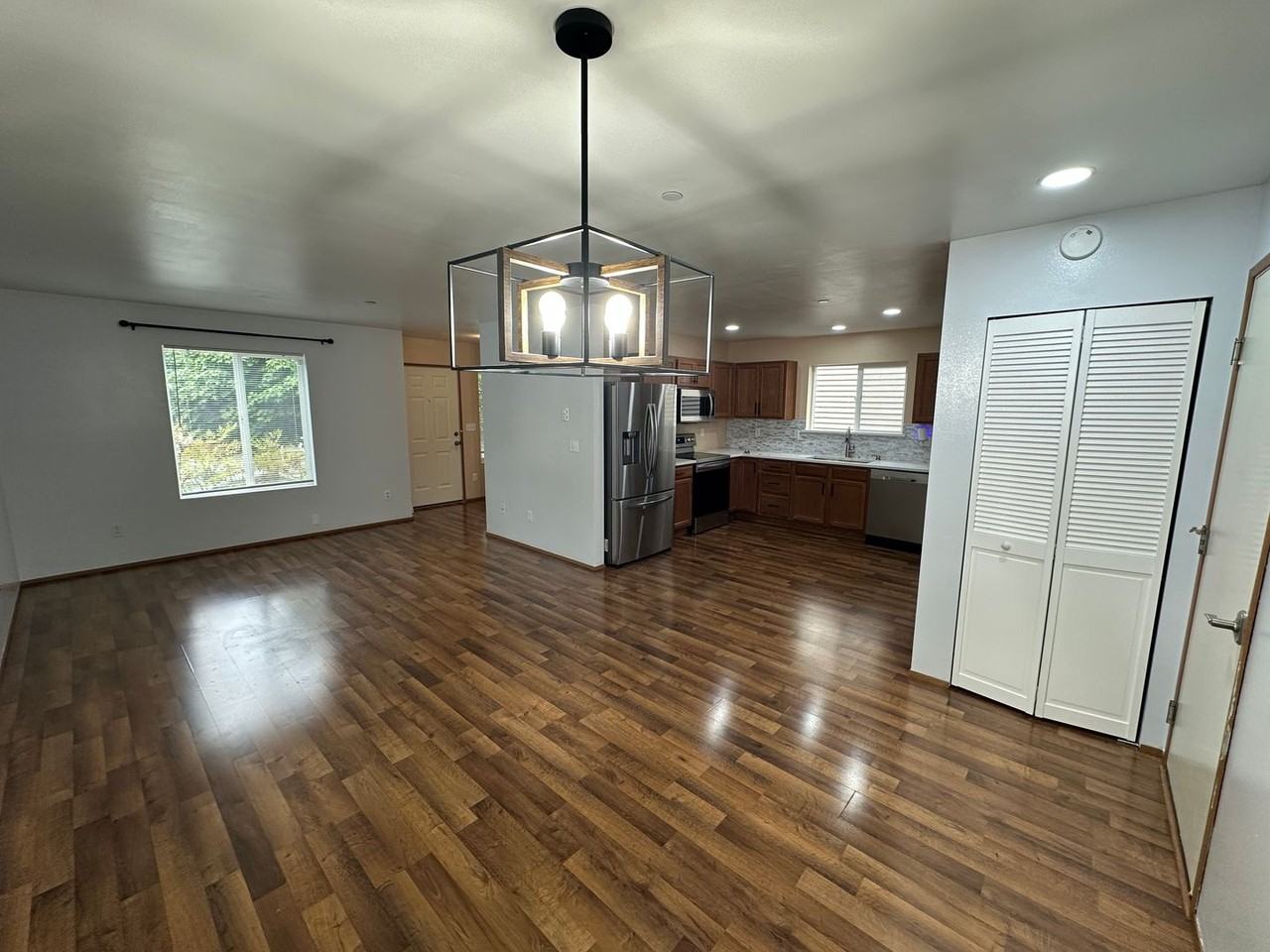 1426 Grant Ave - Photo 5 of 17