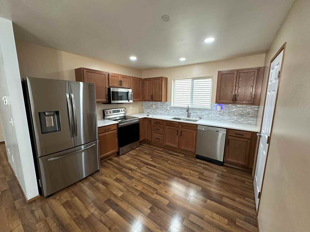 1426 Grant Ave - Photo 7 of 17
