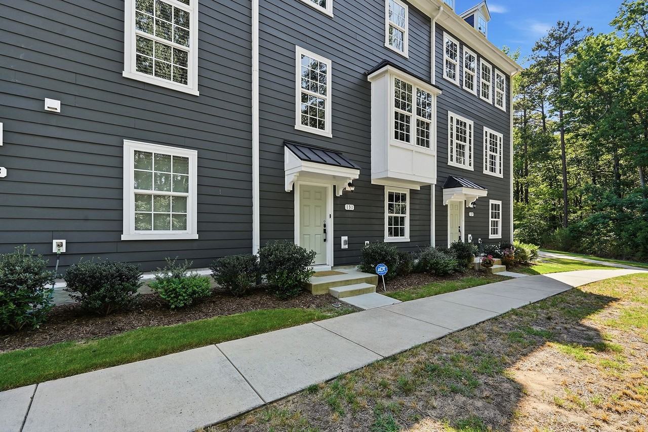 131 Callowhill Ln - Photo 2 of 30