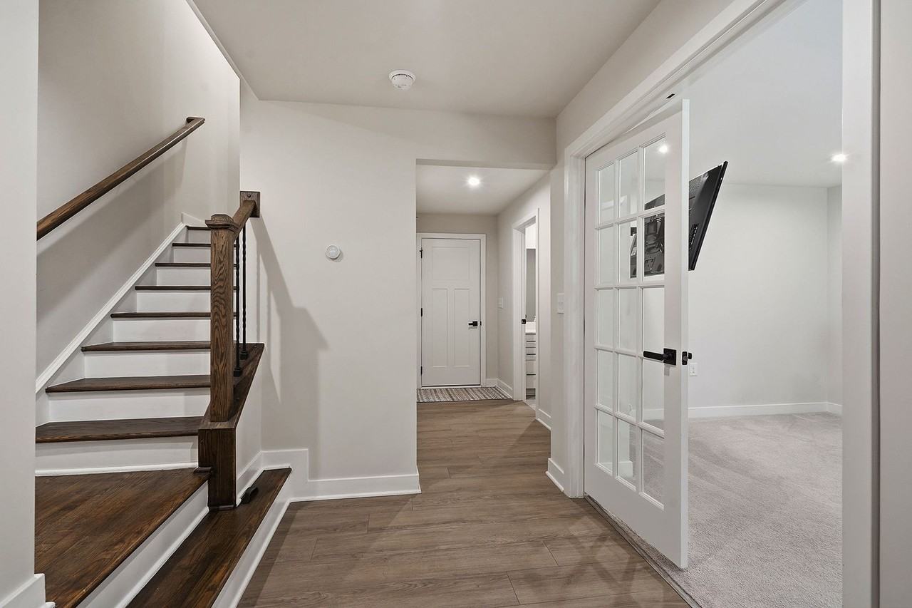 131 Callowhill Ln - Photo 4 of 30