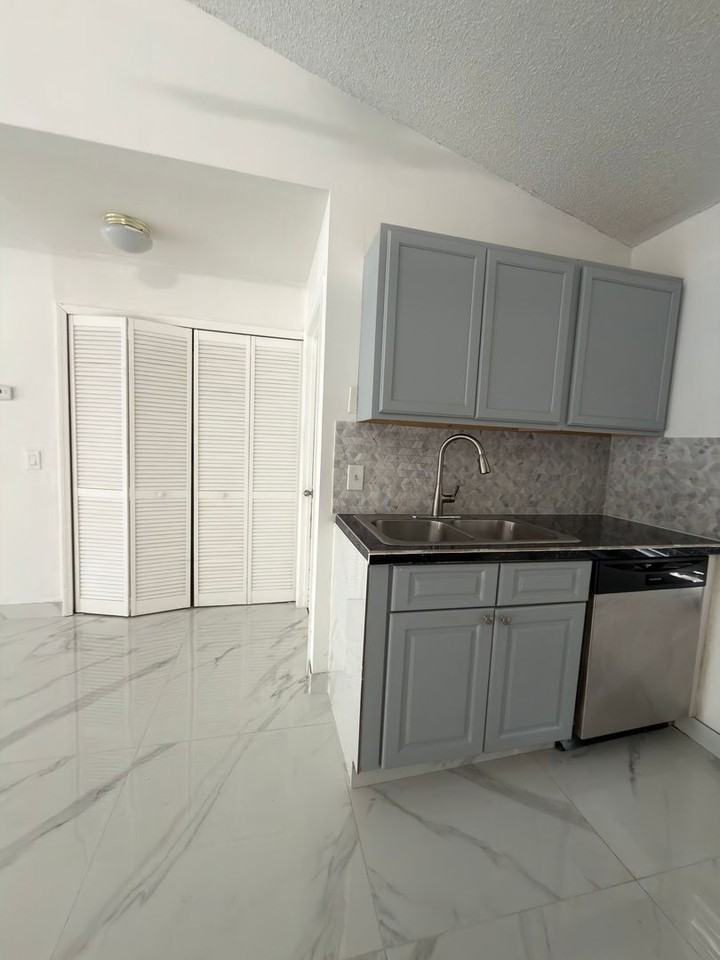 9142 Sabal Palm Cir - Photo 6 of 15