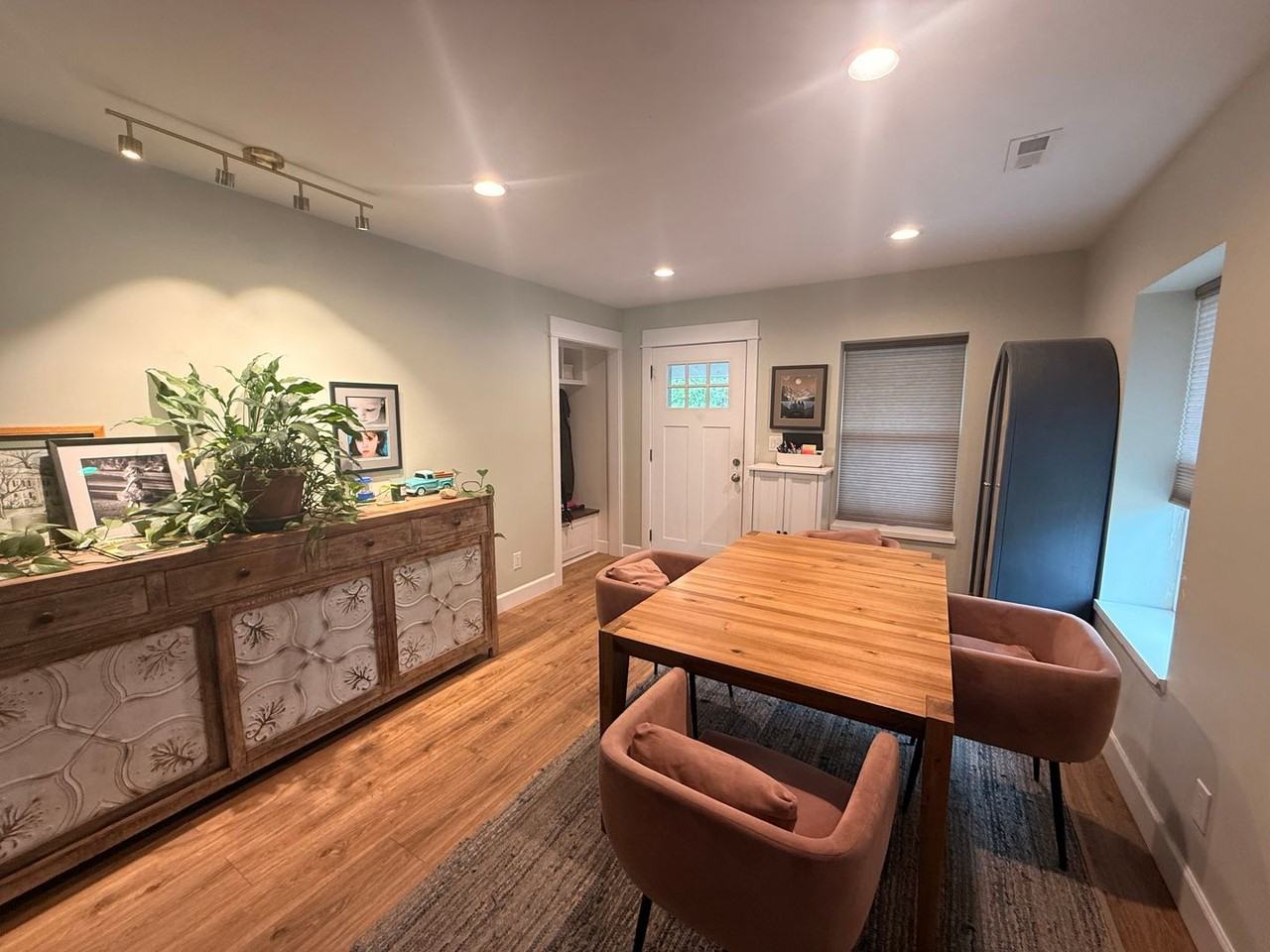 2421 Chase St - Photo 3 of 38