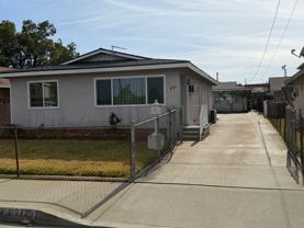 Charming 3 Bed / 1 Bath single story duplex located in a desirable neighborhood - Photo 1 of 1