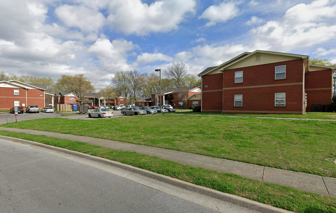 Spring Branch Apartments - Photo 6 of 7