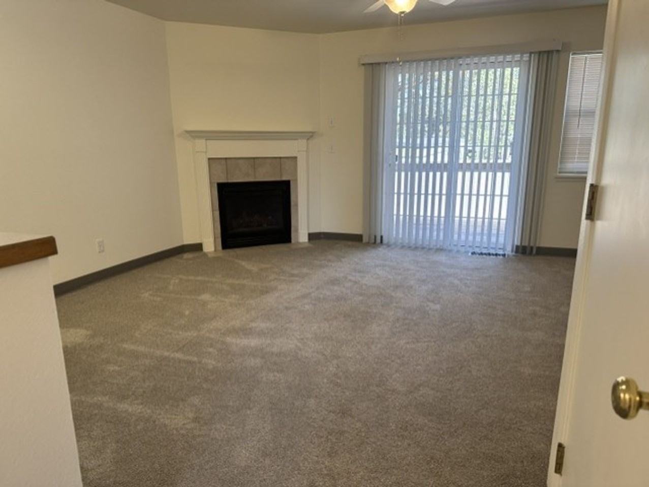 744 Ne Savannah Dr - Photo 3 of 13