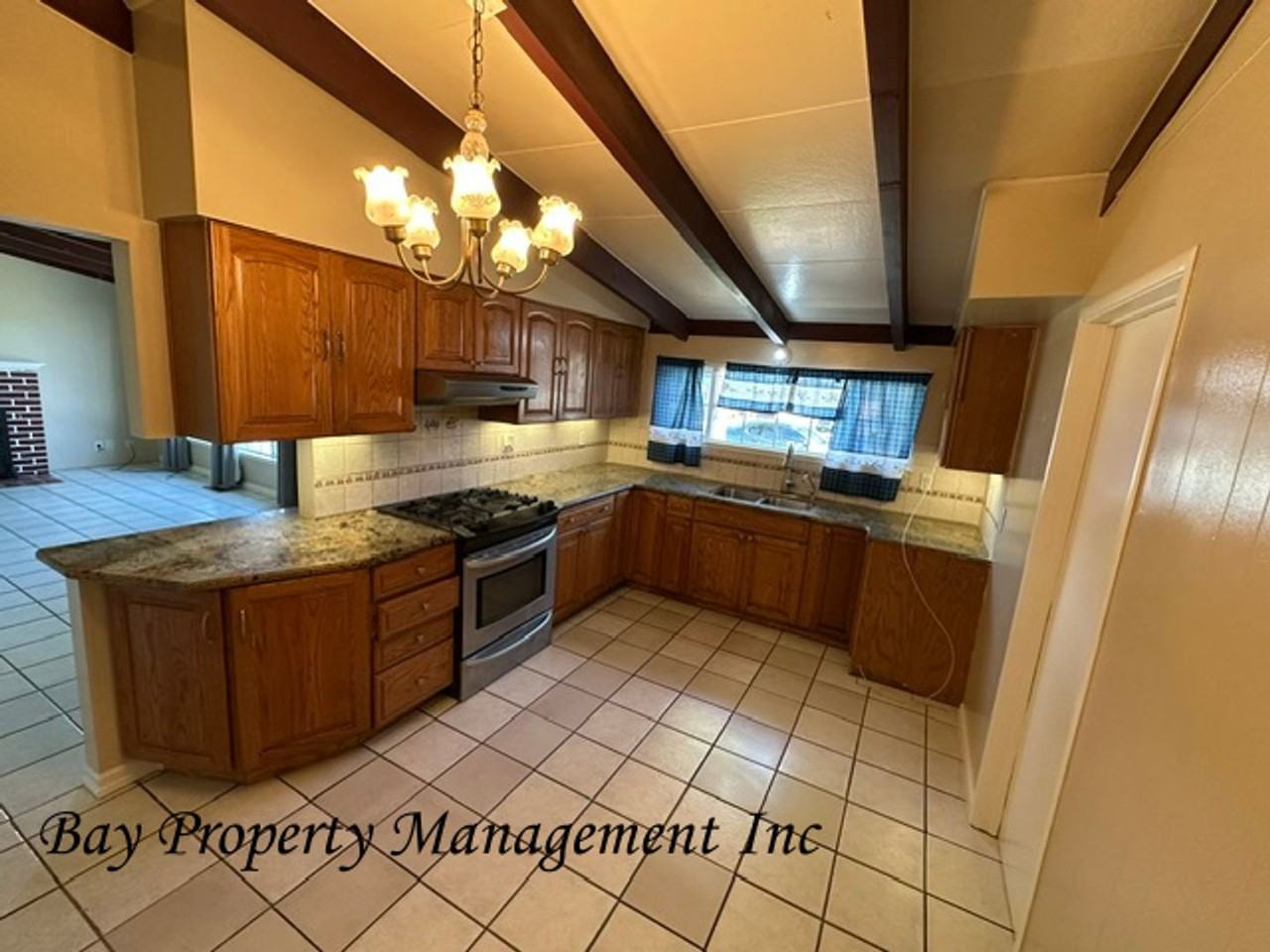 1243 Summit Dr - Photo 3 of 12