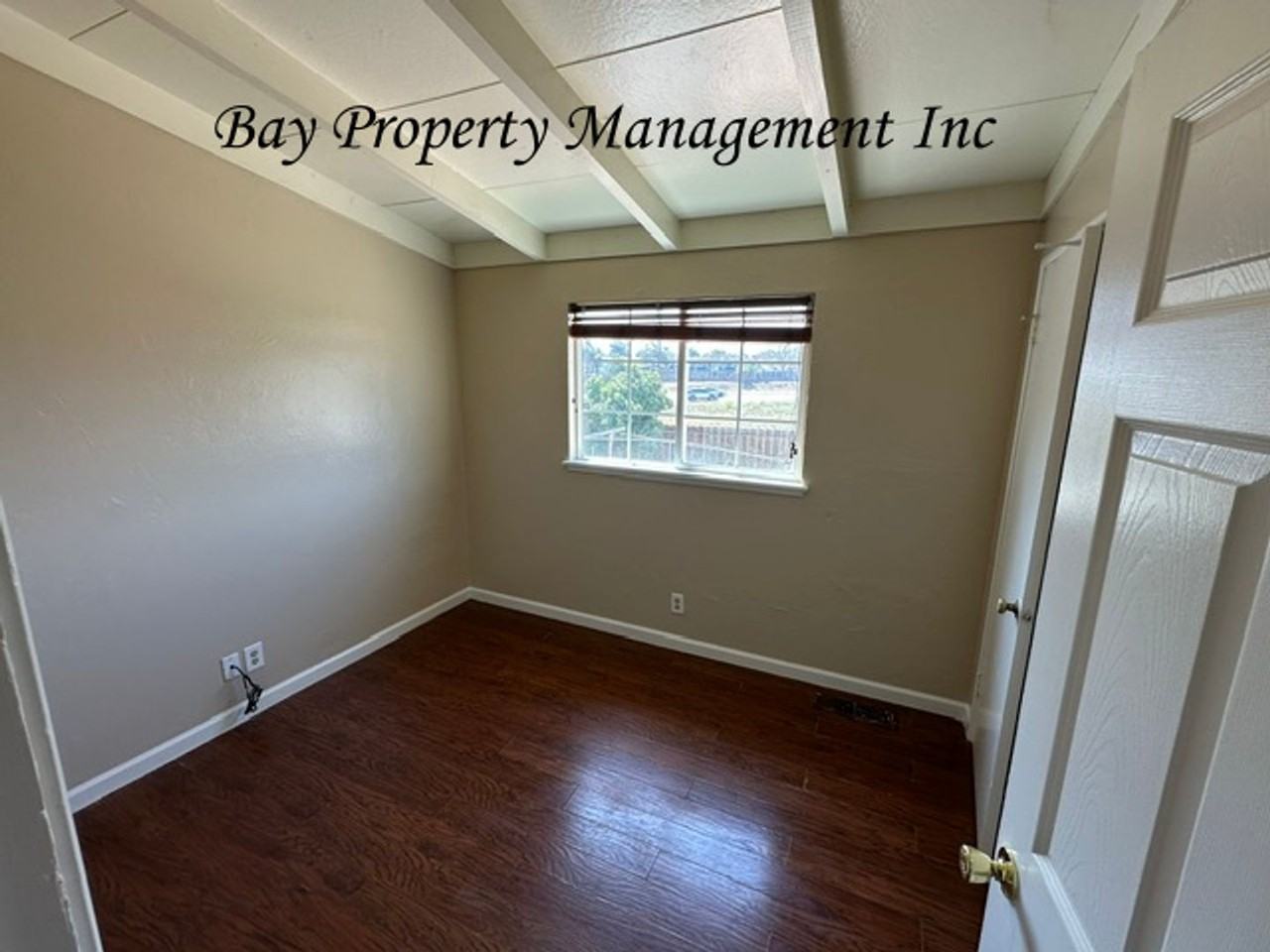 1243 Summit Dr - Photo 4 of 12