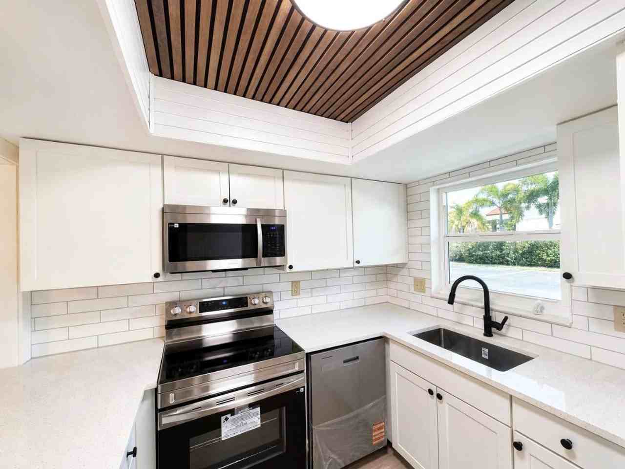 325 Charlemagne Blvd - Photo 3 of 24
