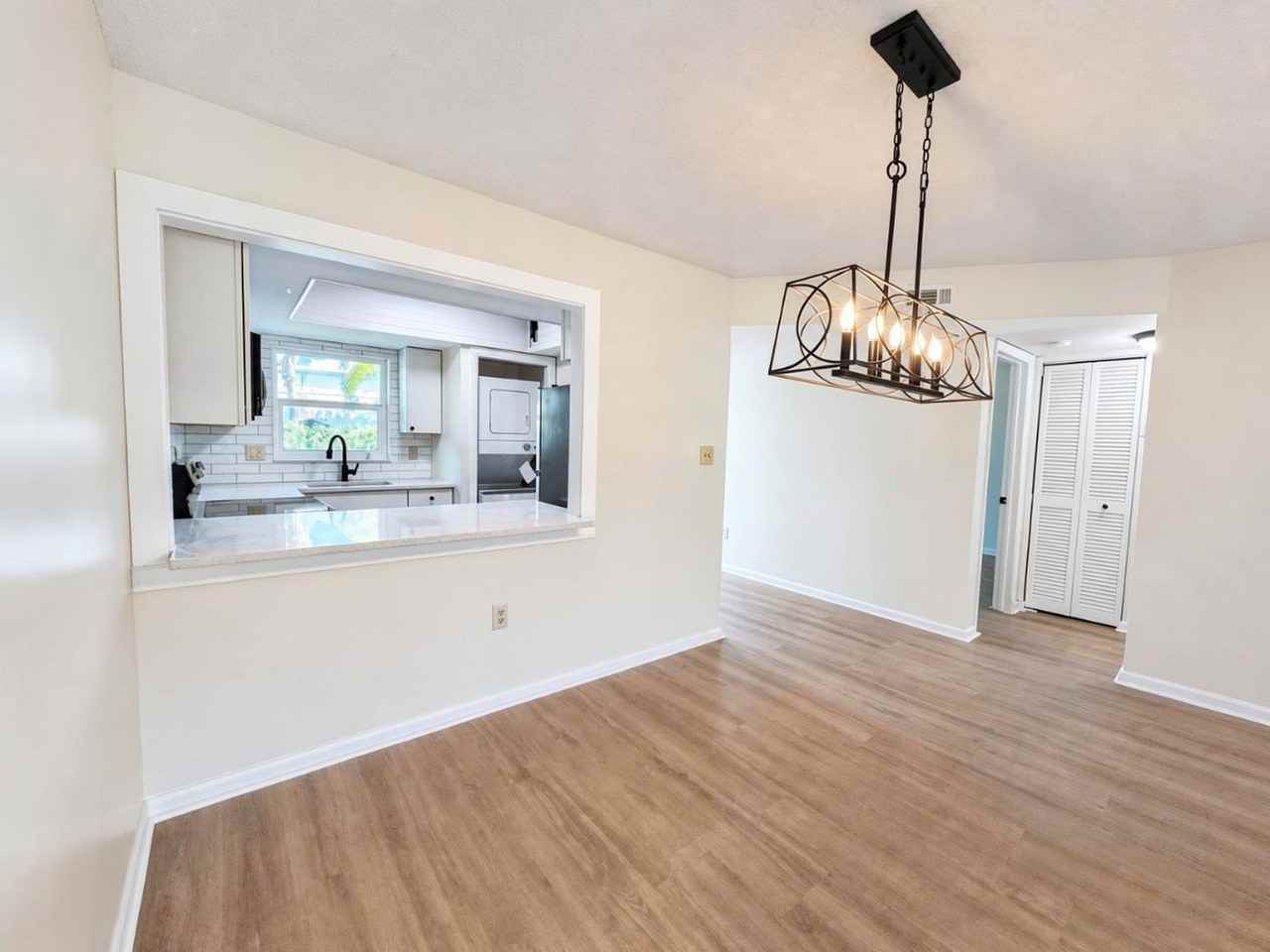 325 Charlemagne Blvd - Photo 4 of 24