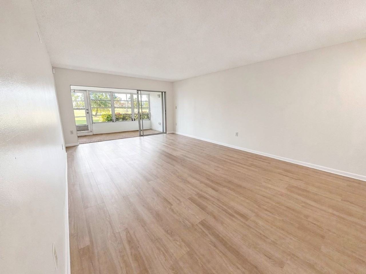325 Charlemagne Blvd - Photo 5 of 24