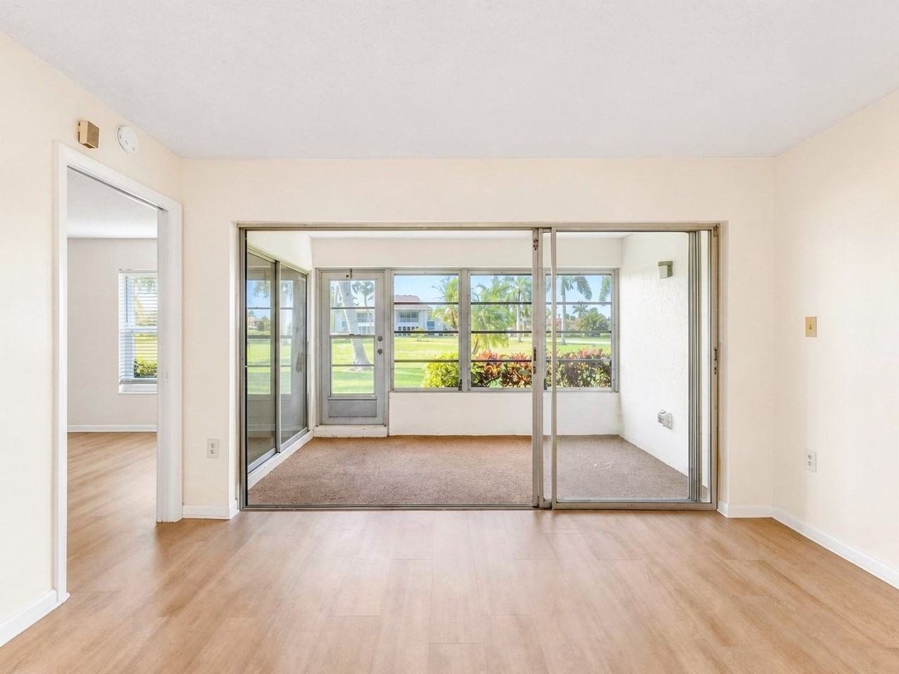 325 Charlemagne Blvd - Photo 6 of 24