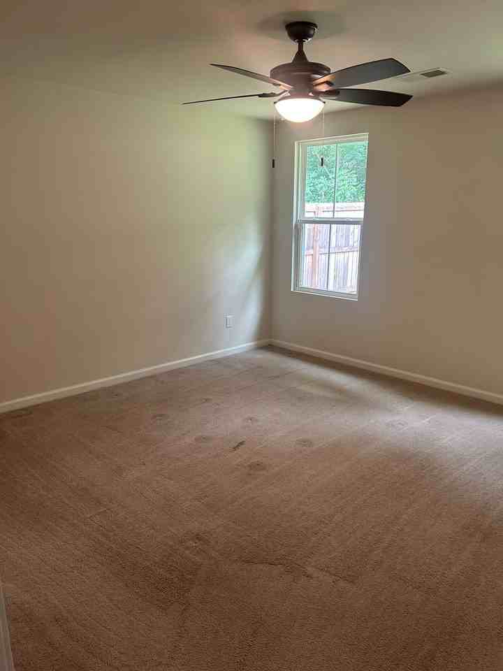 111 111 Porchester Lane - Photo 6 of 18