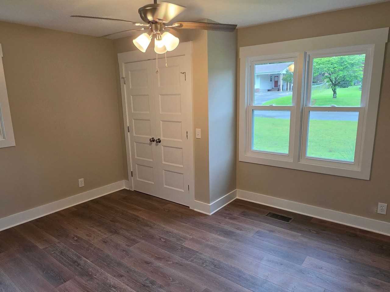2036 Sandy Ave Sw - Photo 2 of 11