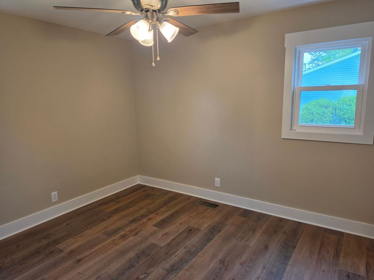 2036 Sandy Ave Sw - Photo 6 of 11