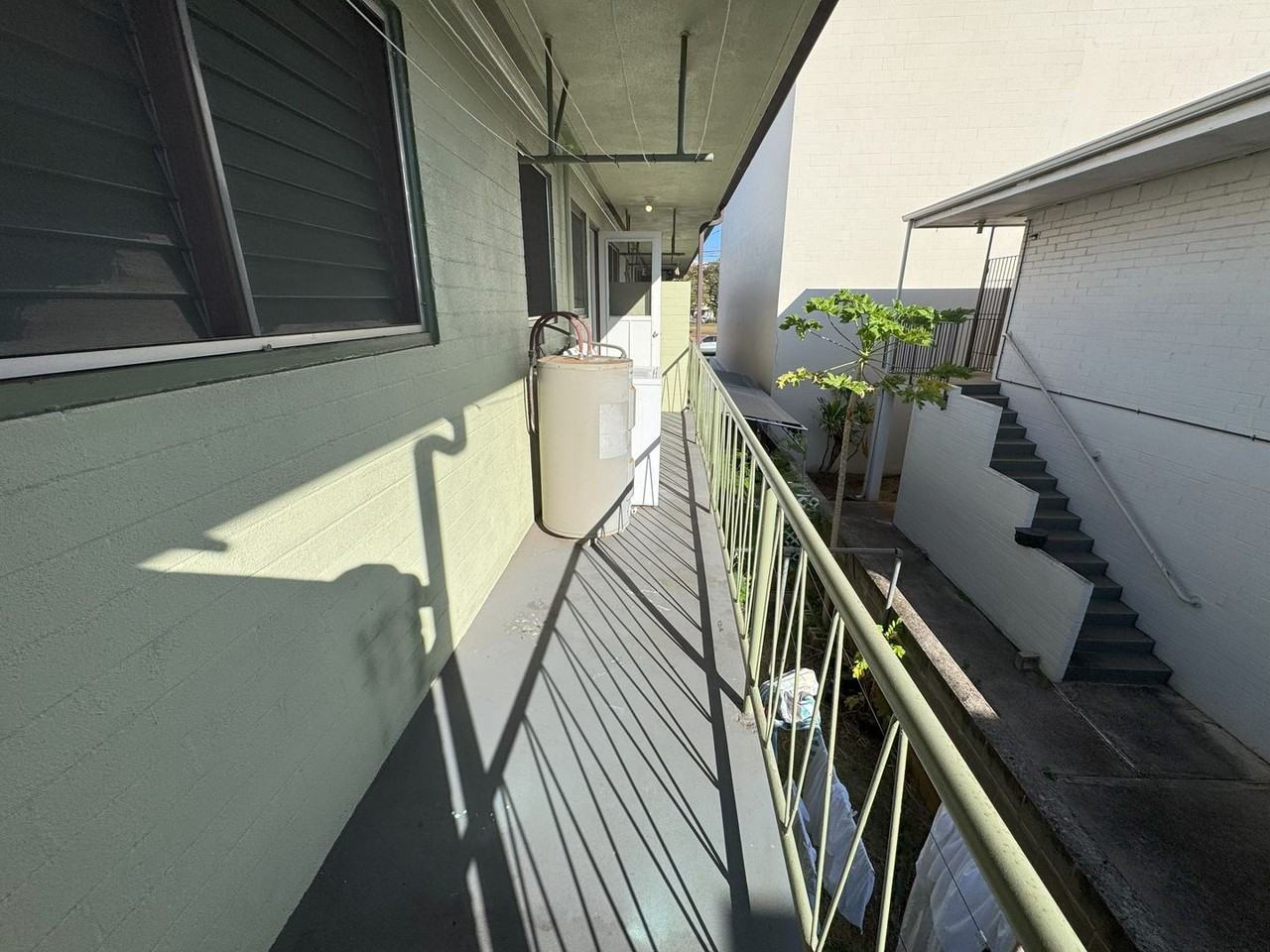 1116 Isenberg St - Photo 2 of 30