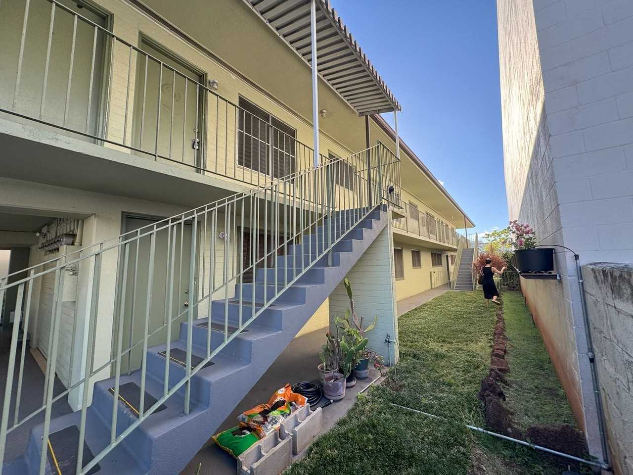 1116 Isenberg St - Photo 4 of 30