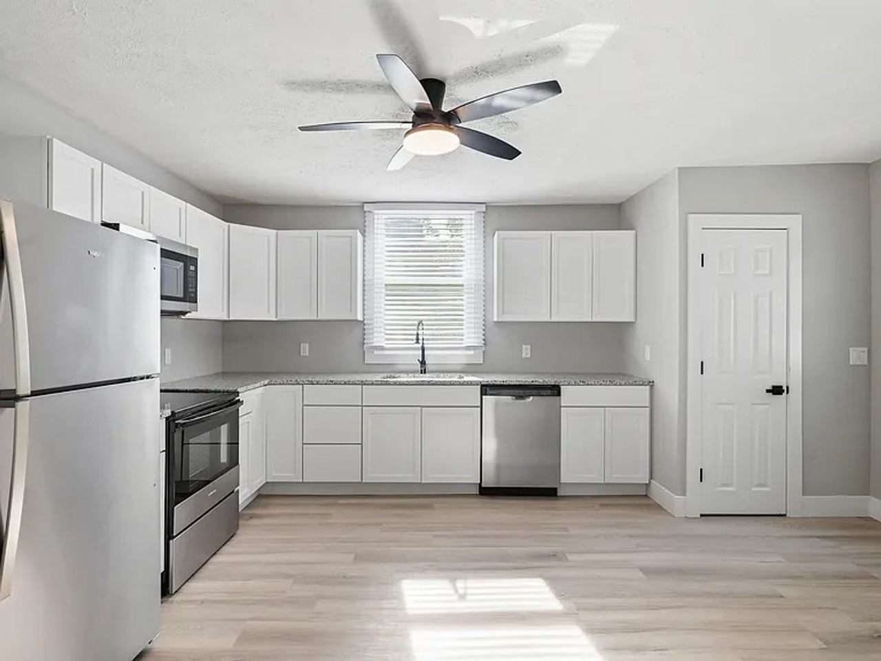 504 Harris St - Photo 6 of 20