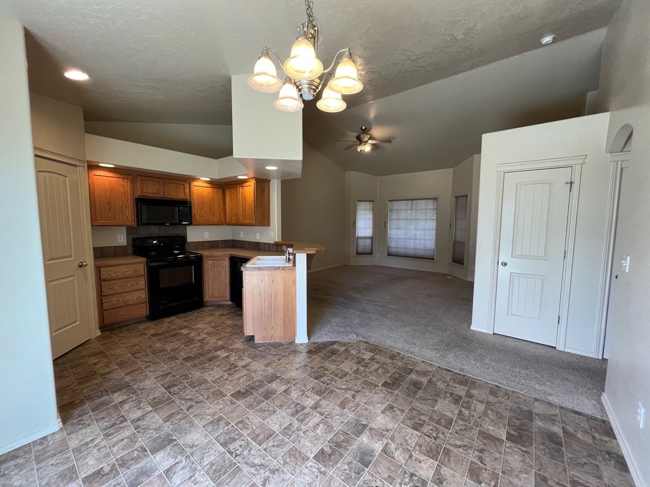 899 W Ashby Dr - Photo 6 of 21