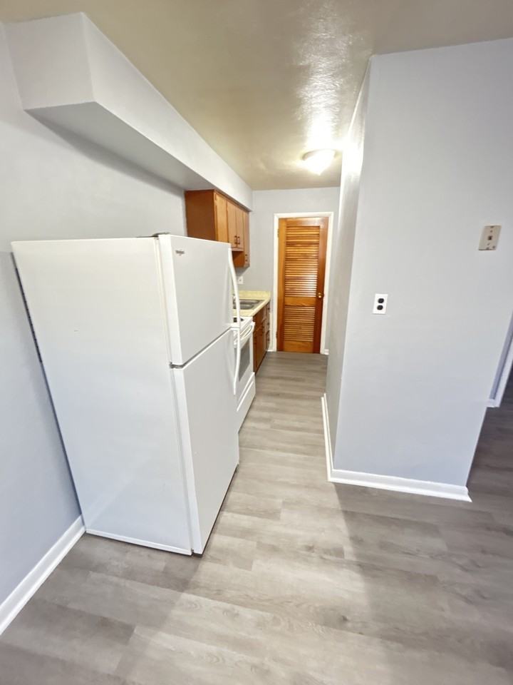 623 Troy St #D - Photo 5 of 11