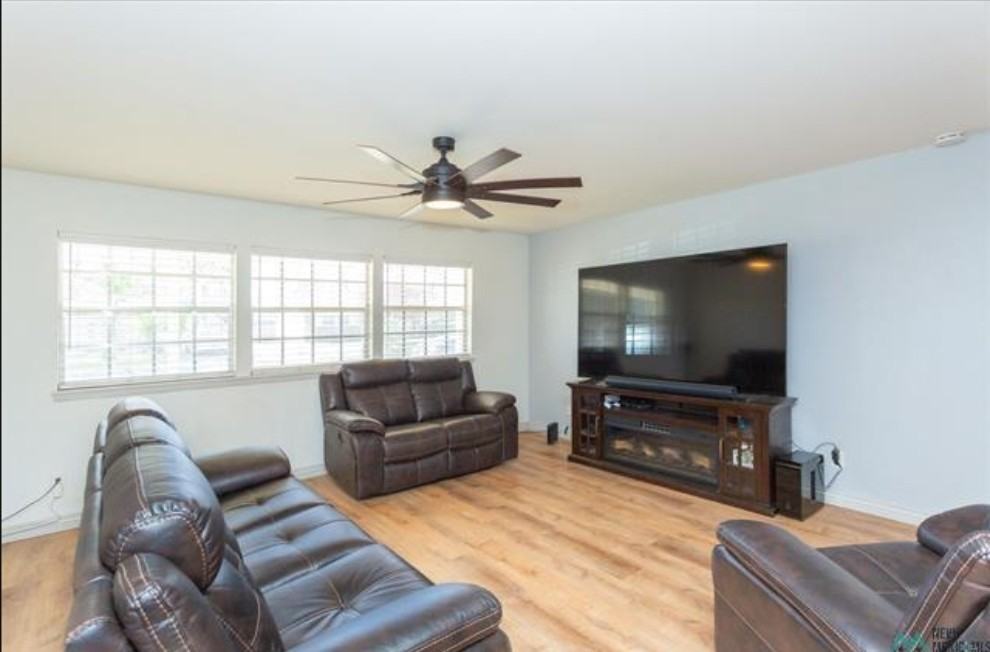 1403 W Bonita Dr #1 - Photo 3 of 31