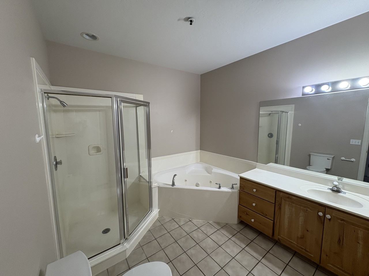 350 Fairway Drive H3 - 1 #1 - Photo 4 of 7