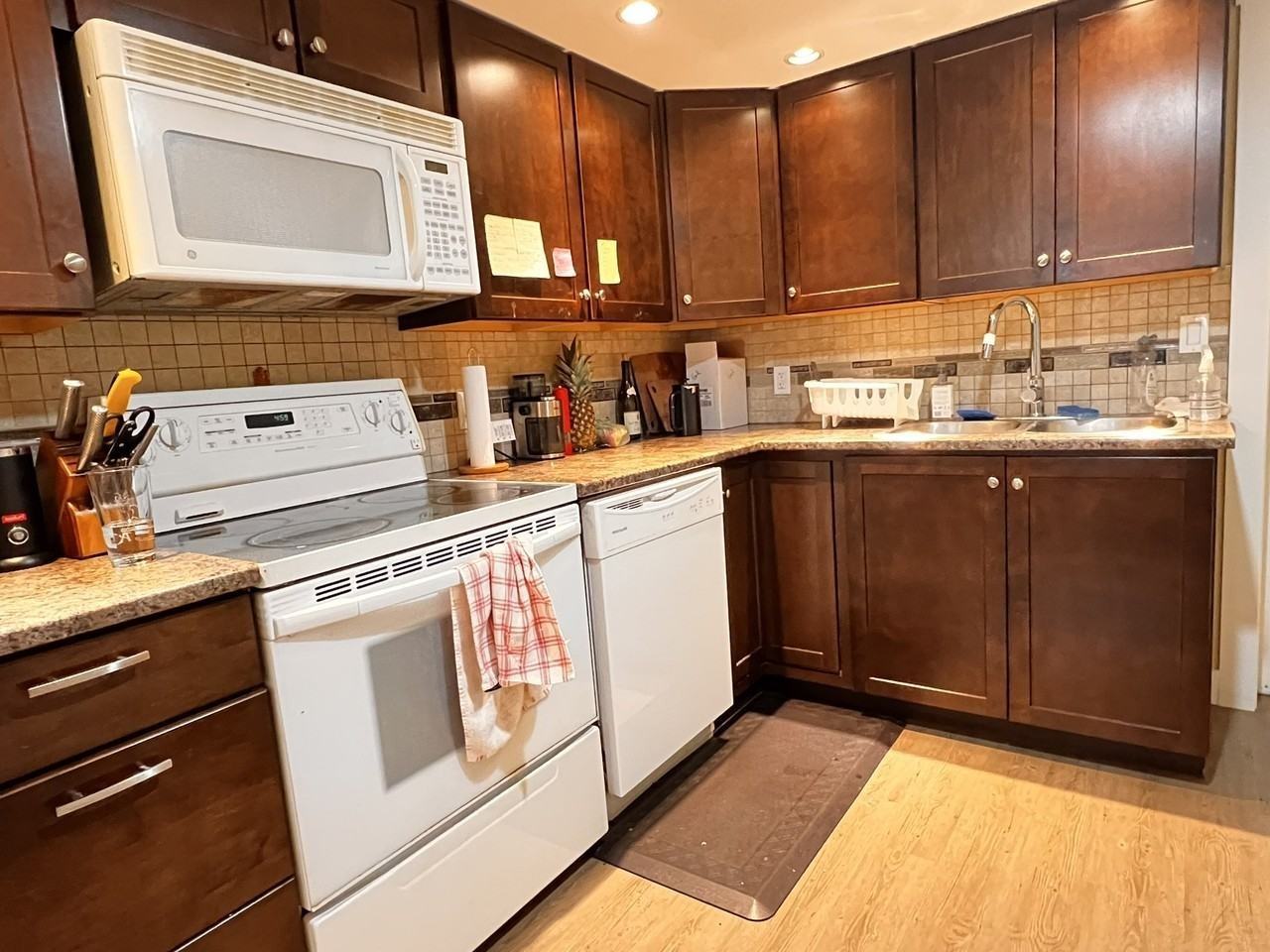 1850 Newton St Lowr - Photo 3 of 9