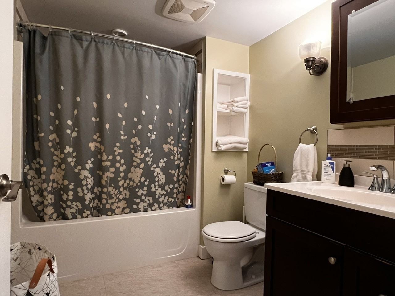 1850 Newton St Lowr - Photo 7 of 9