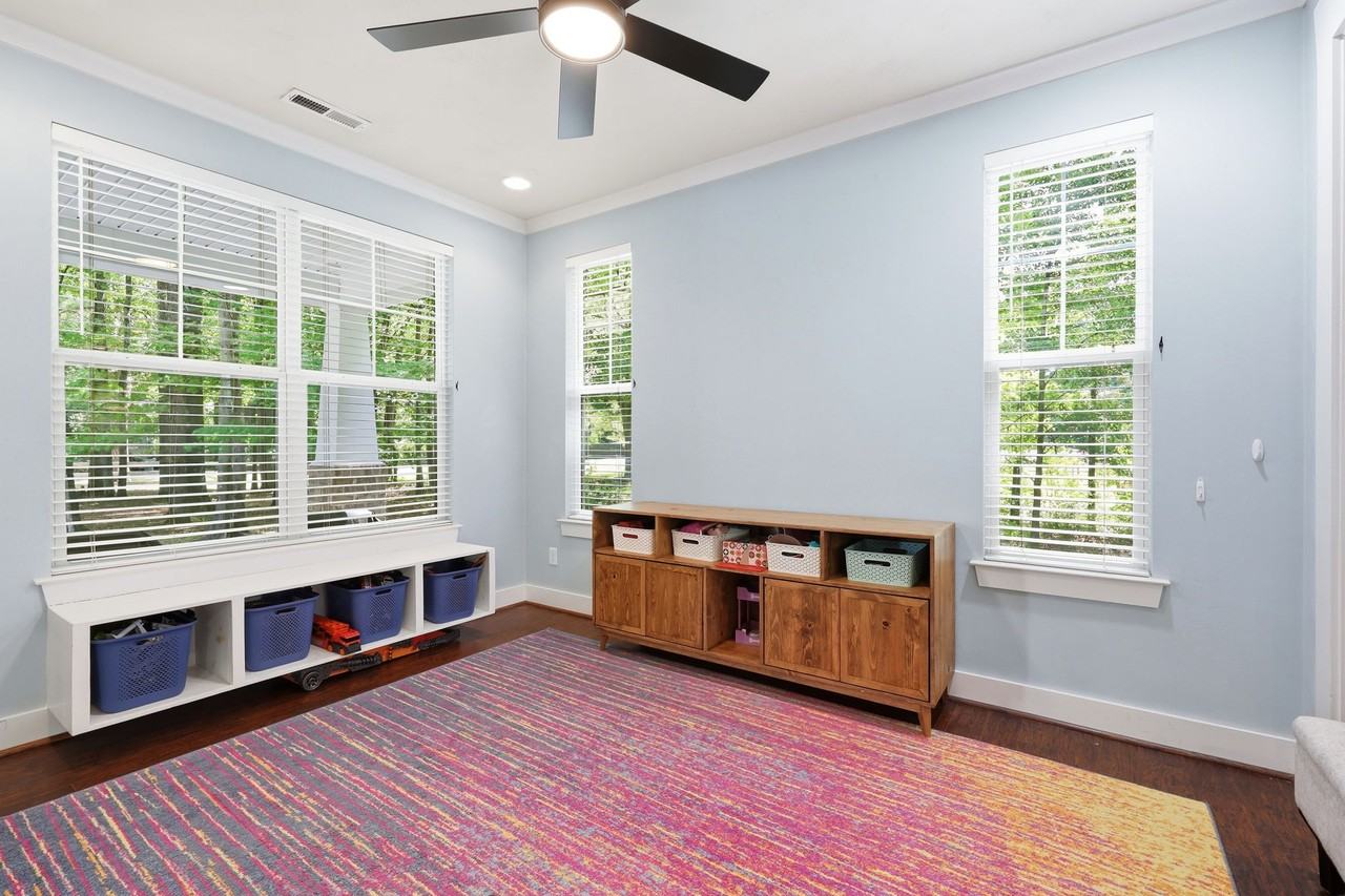 1041 Scenic Blvd #1 - Photo 5 of 50