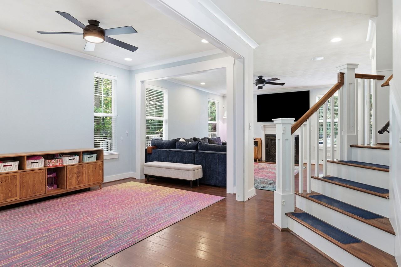 1041 Scenic Blvd #1 - Photo 6 of 50