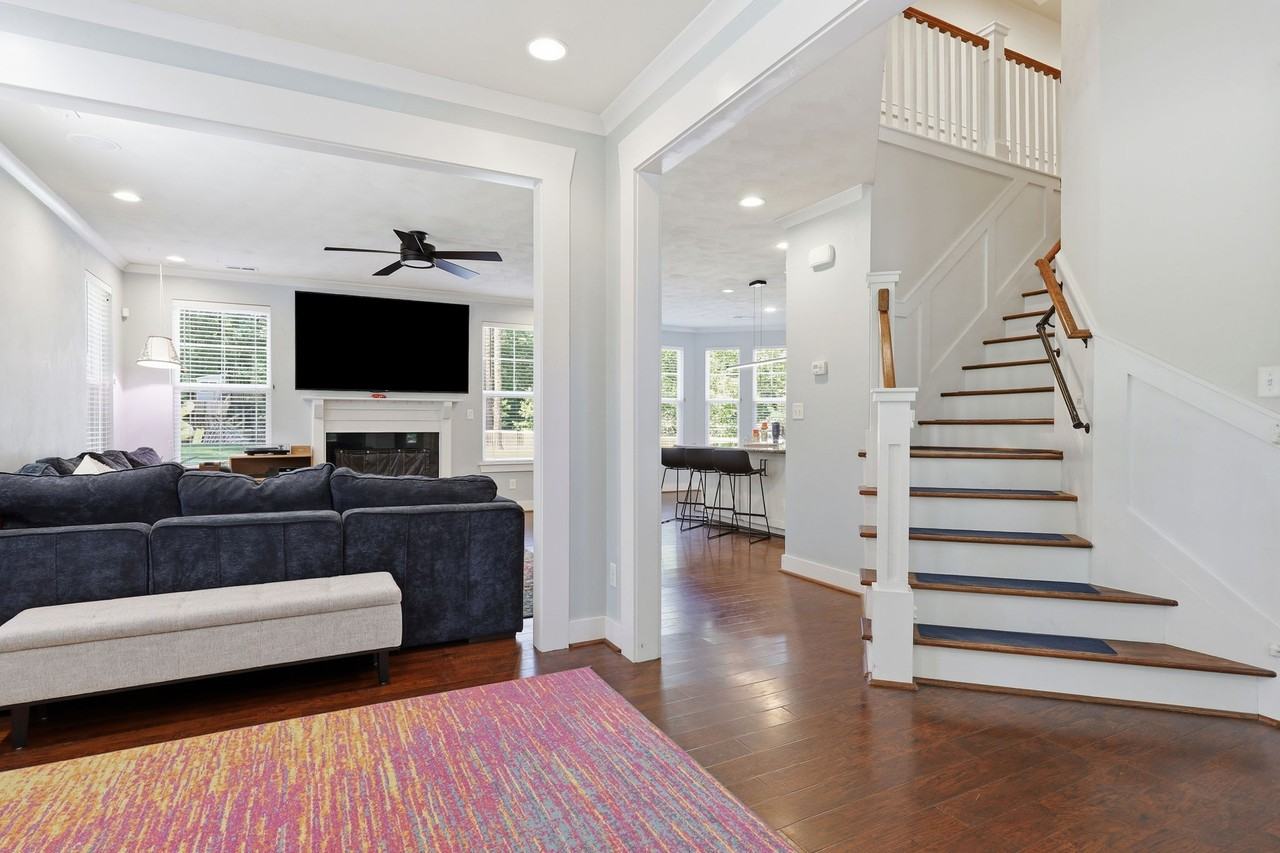 1041 Scenic Blvd #1 - Photo 7 of 50