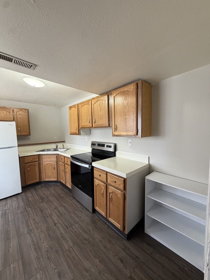 2314 Rosebud Dr #D - Photo 4 of 18