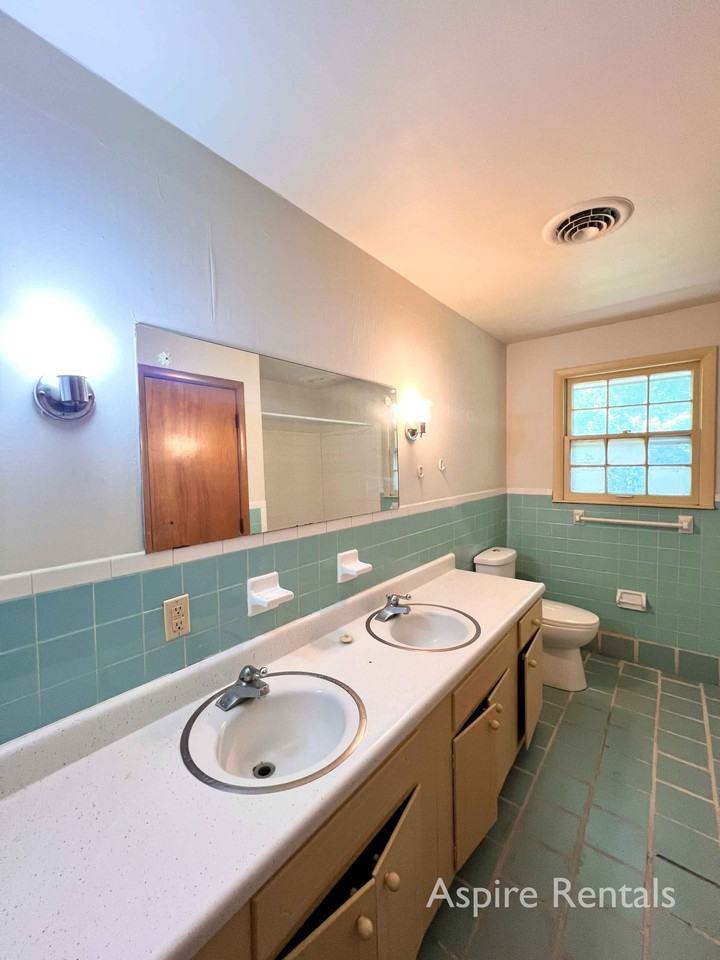 2504 Quail Dr #A - Photo 3 of 13