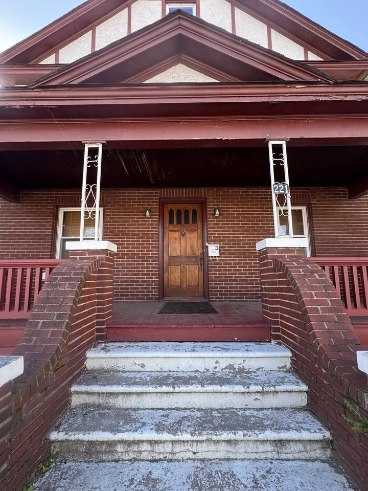 221 3rd Street - 3 Downstairs - Photo 2 of 23