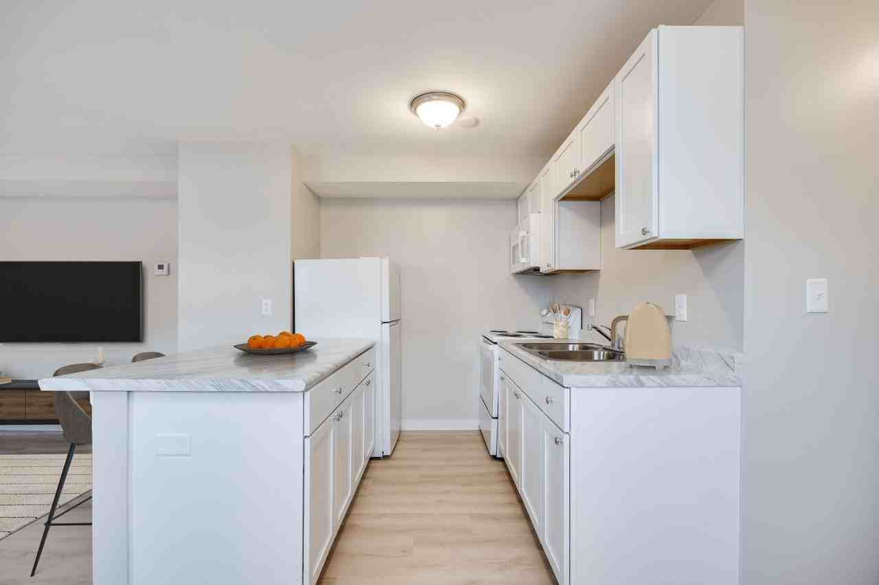 South Terrace Apartments – Comfort & Convenience in Cincinnati! - Photo 4 of 9