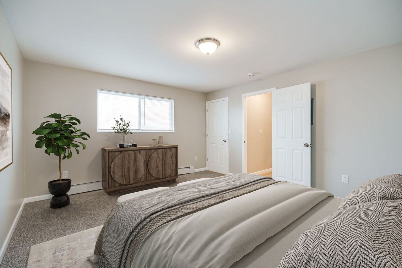 South Terrace Apartments – Comfort & Convenience in Cincinnati! - Photo 7 of 9