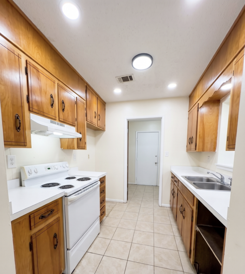 551 S 61st Ave Apt C #551C - Photo 2 of 10