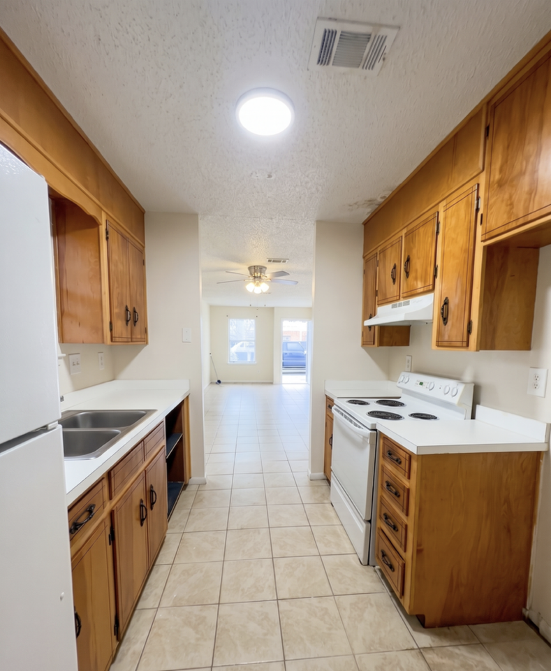 551 S 61st Ave Apt C #551C - Photo 3 of 10