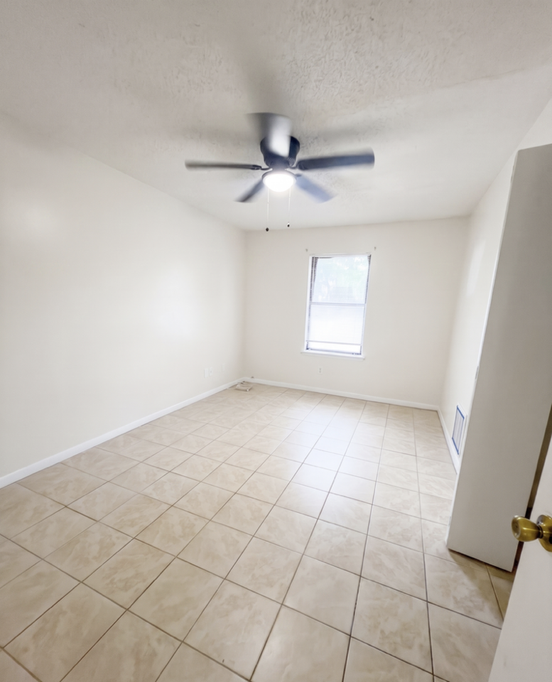 551 S 61st Ave Apt C #551C - Photo 4 of 10