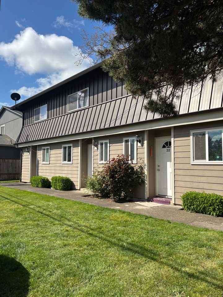 606 E 9th St #31 - Photo 3 of 6