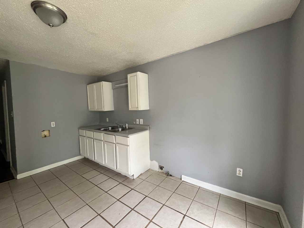406 W Ripley Ave #1 - Photo 2 of 10