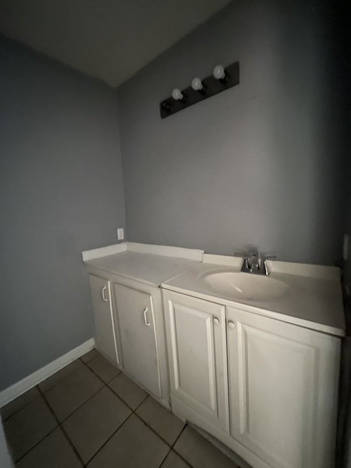 406 W Ripley Ave #1 - Photo 4 of 10