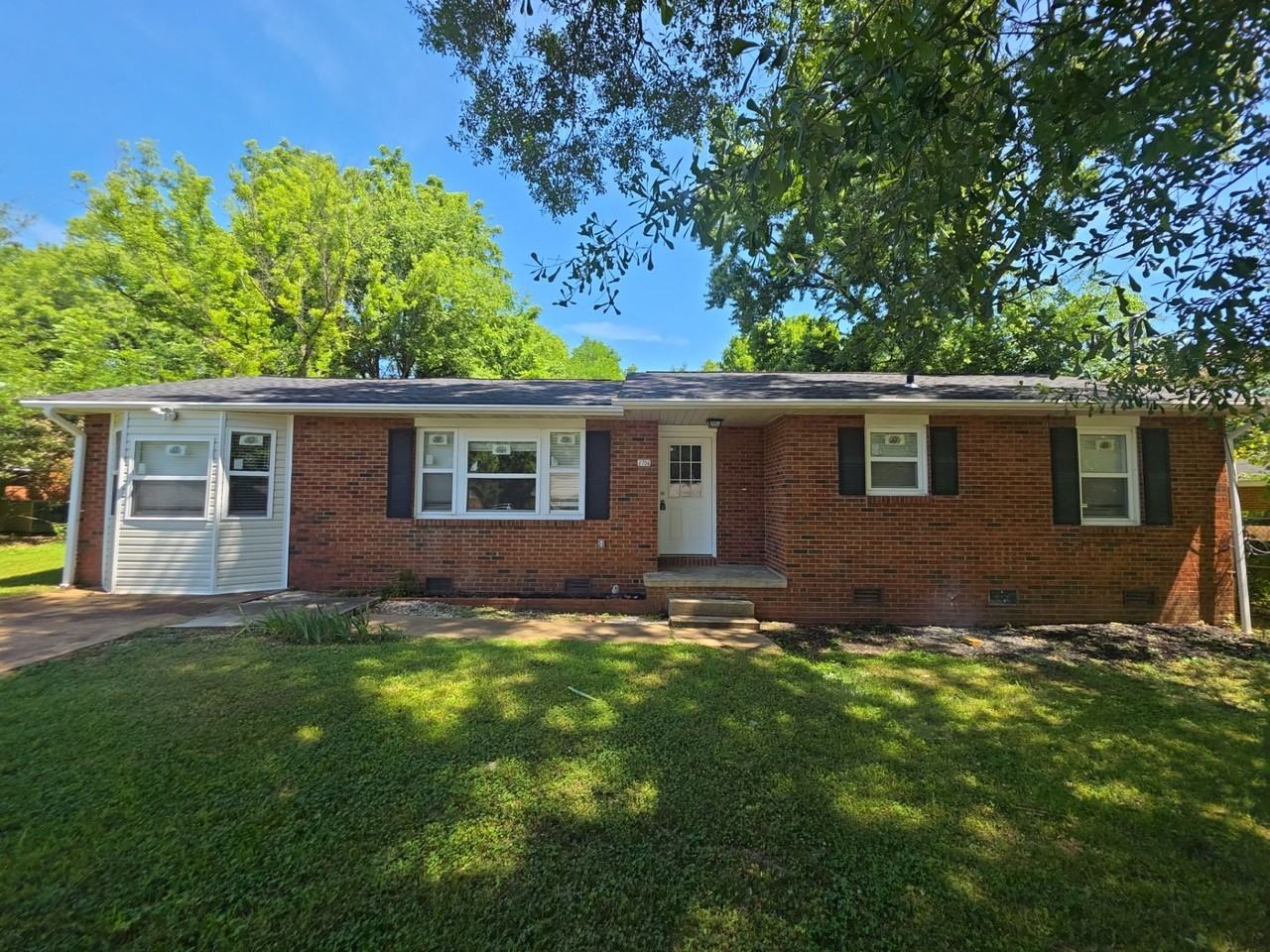 2706 Pinetree Ln Nw #1