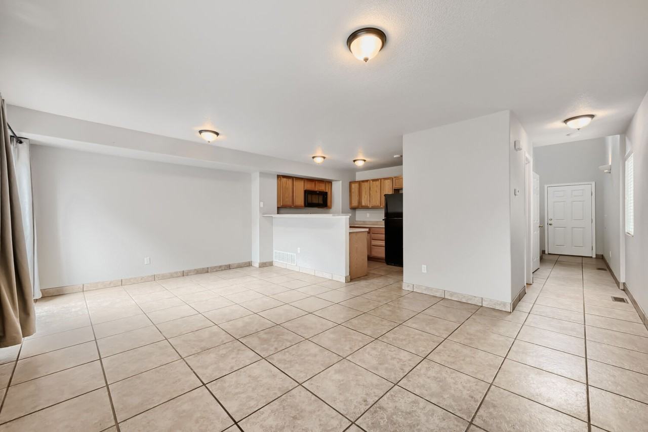 330 Graceland Grv #1 - Photo 5 of 16