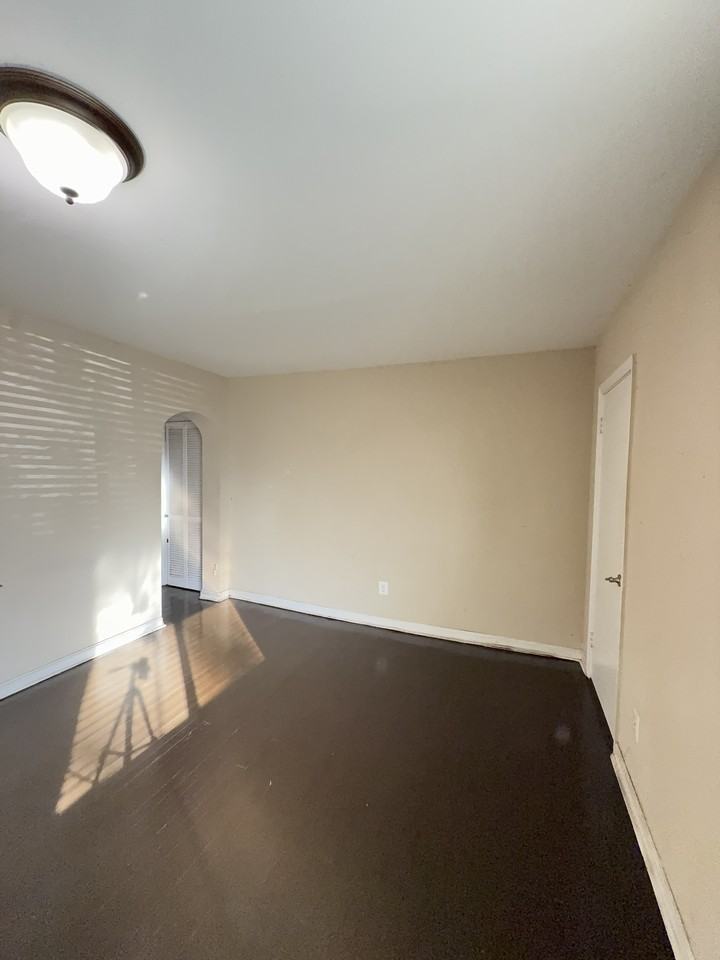8316 Roanoke Avenue - 1Unit 1 #1 - Photo 7 of 16